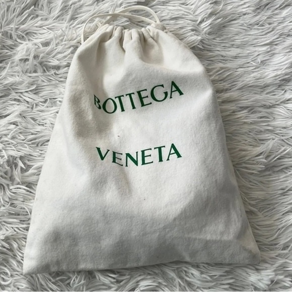 Bottega Veneta The Pouch Mini Metallic Leather Clutch NWT - Picture 6 of 12